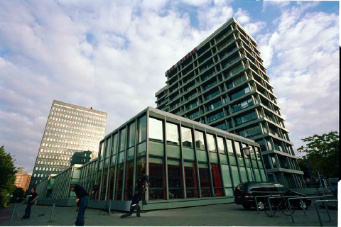 spiegel_dennis_haus_21.jpg